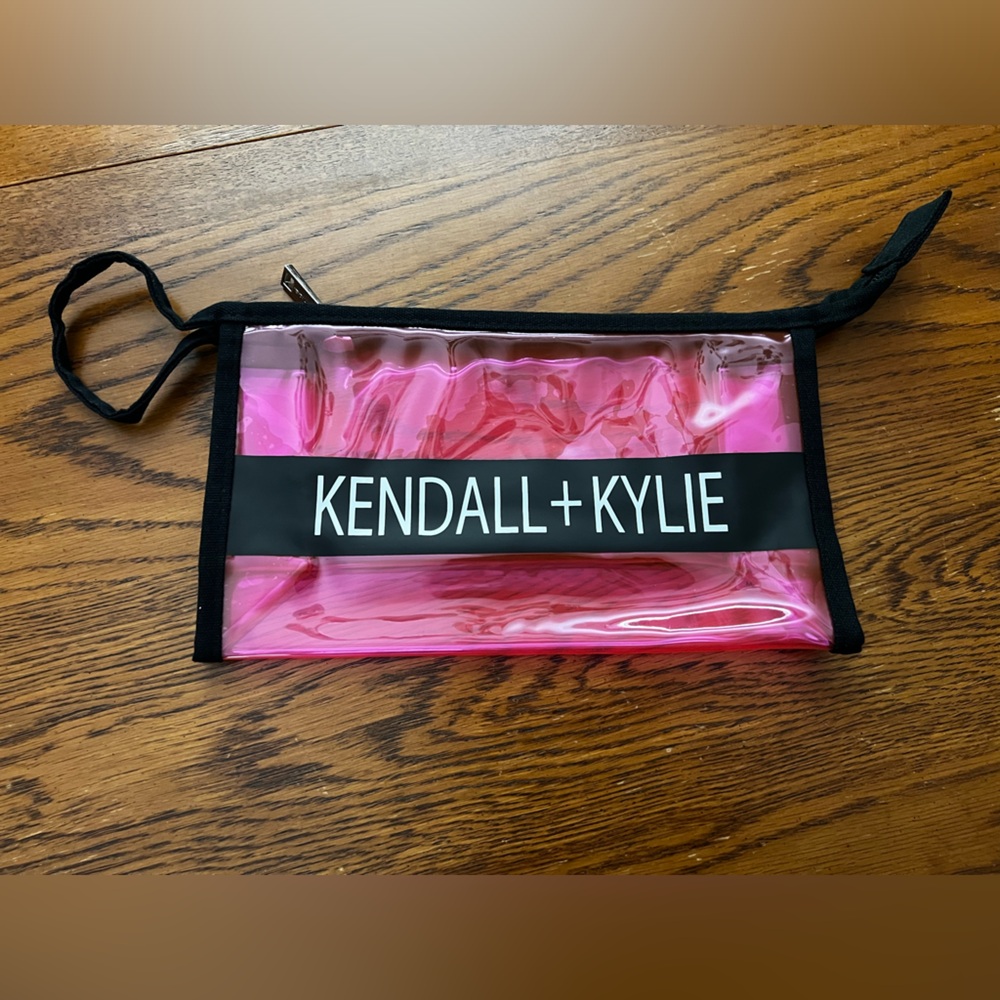 NWOT Kendall +‎ Kylie Pink Transparent Cosmetic Makeup Bag